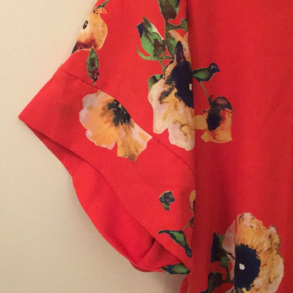 Floral ModCloth Tunic Top. - Picture 2 of 3